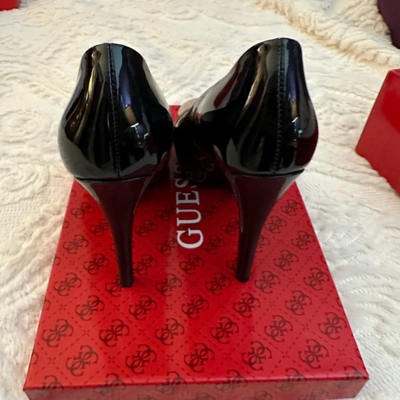 Guess brand tan and black open toed platform shoes - Picture 5 of 6